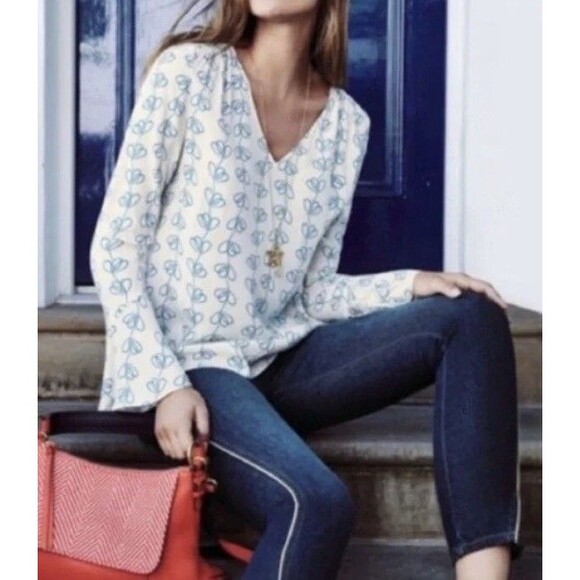 Boden Tops - Boden Victoria Ivory Blue Climbing Vines Heart Print Top Blouse Size US 4